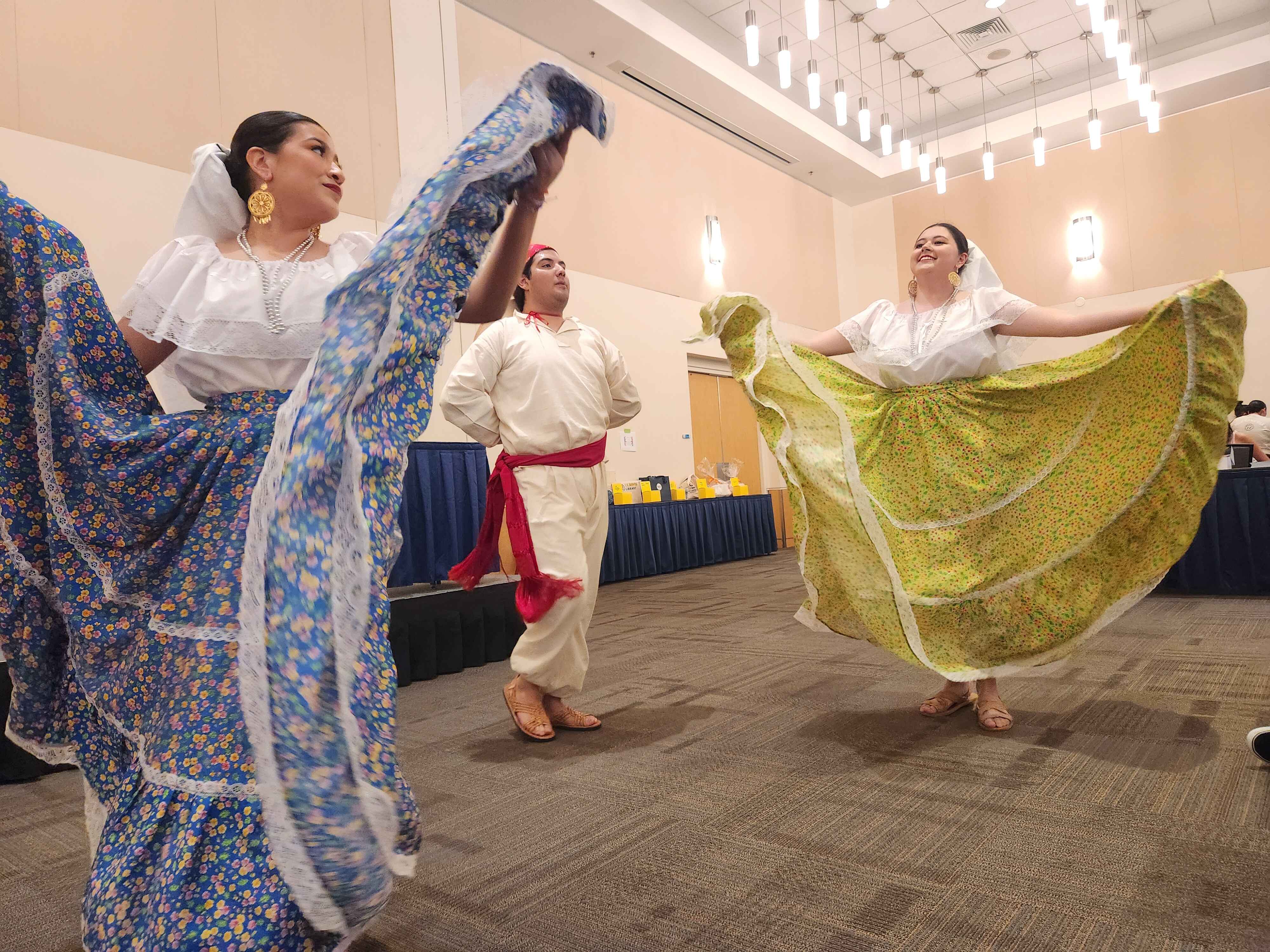 Danzantes del Alma at Bienvenida