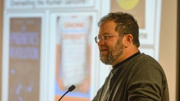 Dr. Jonathan Eisen
