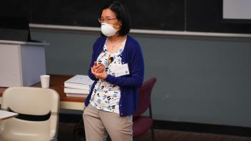 Chen-Nee Chuah presents her research